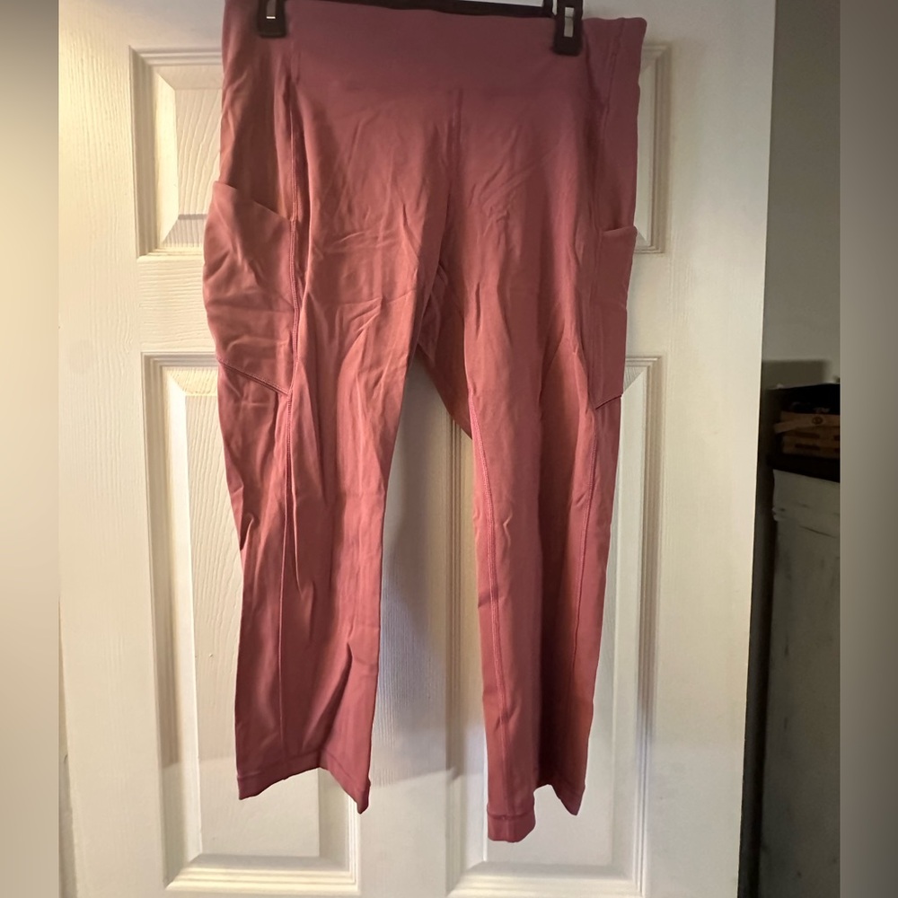 Lululemon capri leggings. Size 10. Mid rise pace rival